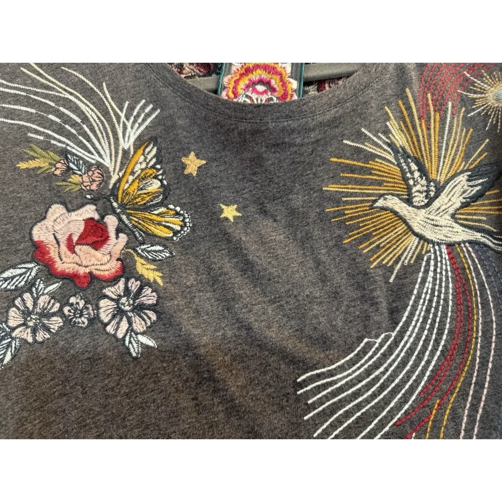 Johnny Was Selah Cuffed Puff Long Tee Gray Crew Floral Embroidery Shirt Large